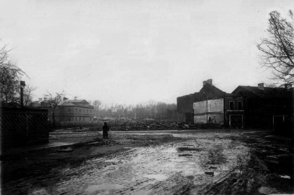 W3OS7xMQAZ8.jpg (248.12 КБ) 18521 просмотр До 1926 года.<br />Угол 24-й и 25-й линии Васильевского острова и Косой линии<br />Автор съёмки: Леонид Андреевский. Источник: ЦГАКФФД СПб/Гр 65664
