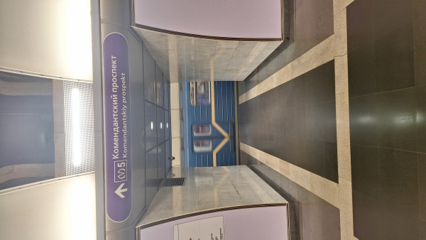 20251210_214819.jpg (2.67 МБ) 2276 просмотров Проём с обновлённым освещением. На мой взгляд, стало холоднее