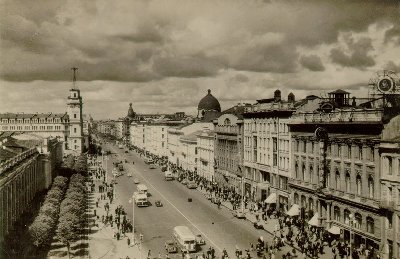 До появления метро (у гостиинного двора)