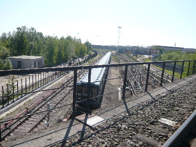 Странное ощущение, когда видишь метросостав не только на природе, но и сверху)