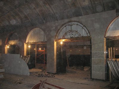 Вмонтированная декоративная арка.