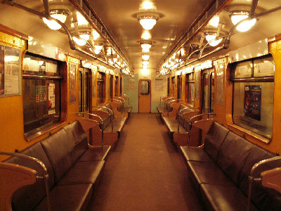 Салон 3847 - вагон серии Ема, в котором шкафы заменены на отсеки