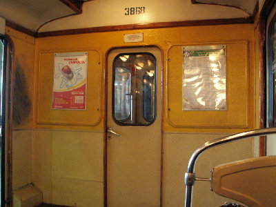 Вид на кабину вагона срии Ем из салона