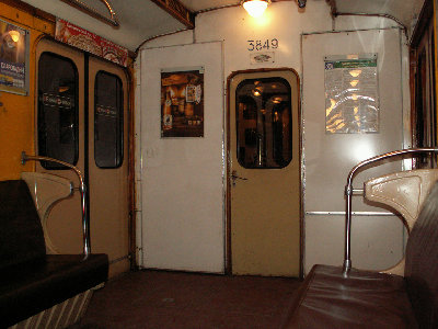 Вид из салона на кабину в вагоне серии Ема №3849