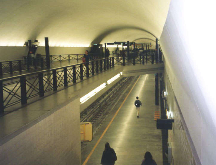 2004 © UrbanRail.Net by Robert Schwandl