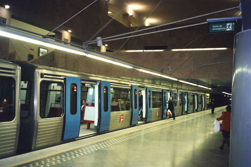 2004 © UrbanRail.Net by Robert Schwandl